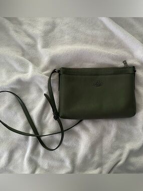 RARE: Coach Olive Leather Pebbled Crossbody Wristlet
